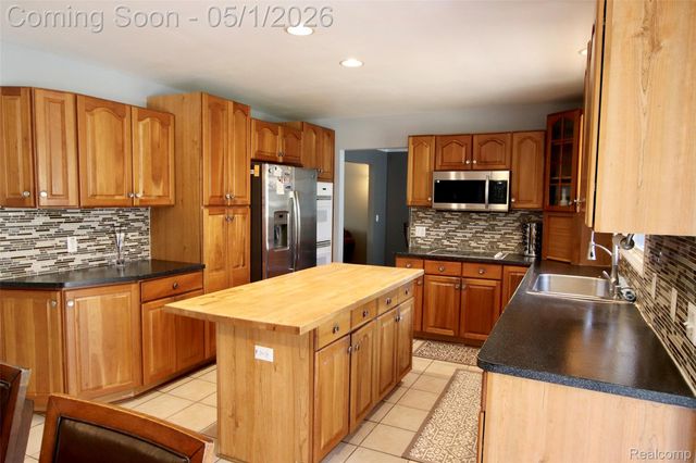 2757 N Tipsico Lake Road, Hartland Township, MI 48353