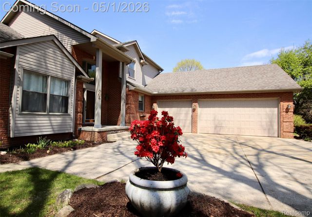 2757 N Tipsico Lake Road, Hartland Township, MI 48353