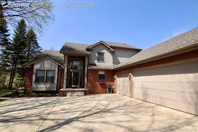 2757 N Tipsico Lake Road, Hartland Township, MI 48353