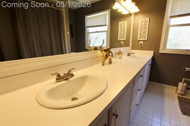 2757 N Tipsico Lake Road, Hartland Township, MI 48353