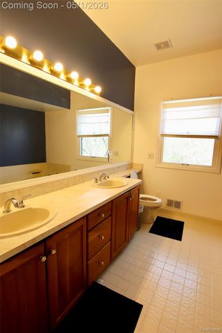 2757 N Tipsico Lake Road, Hartland Township, MI 48353