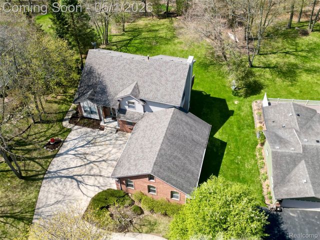 2757 N Tipsico Lake Road, Hartland Township, MI 48353