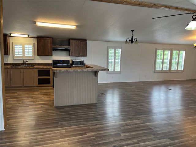 695 S Vista, Sandia, TX 78383