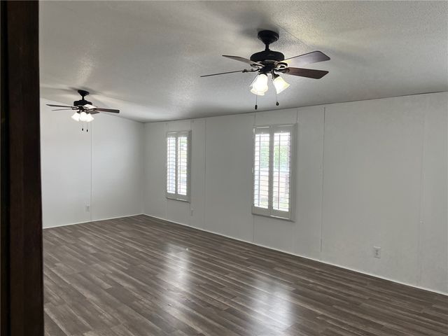 695 S Vista, Sandia, TX 78383