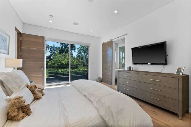 801 N Kilkea Drive, Los Angeles, CA 90046