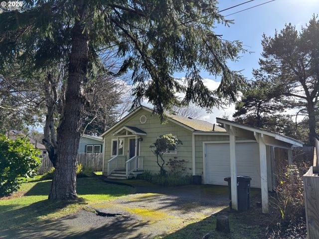 770 9TH St Se, Bandon, OR 97411