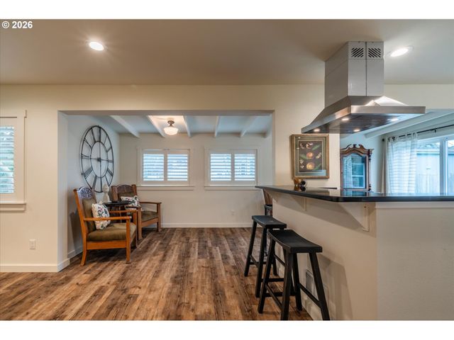 770 9TH St Se, Bandon, OR 97411