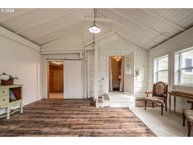 770 9TH St Se, Bandon, OR 97411