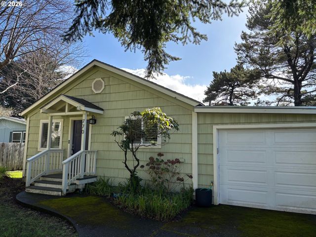 770 9TH St Se, Bandon, OR 97411