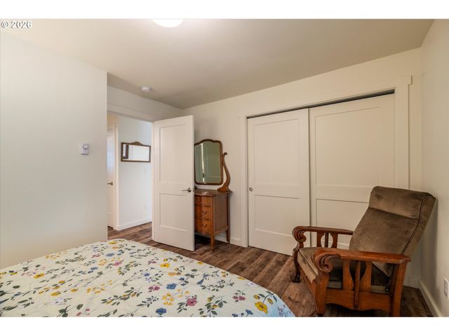 770 9TH St Se, Bandon, OR 97411