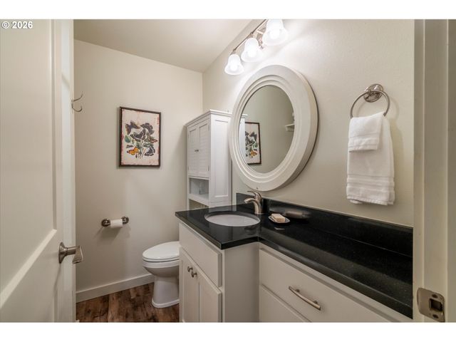 770 9TH St Se, Bandon, OR 97411