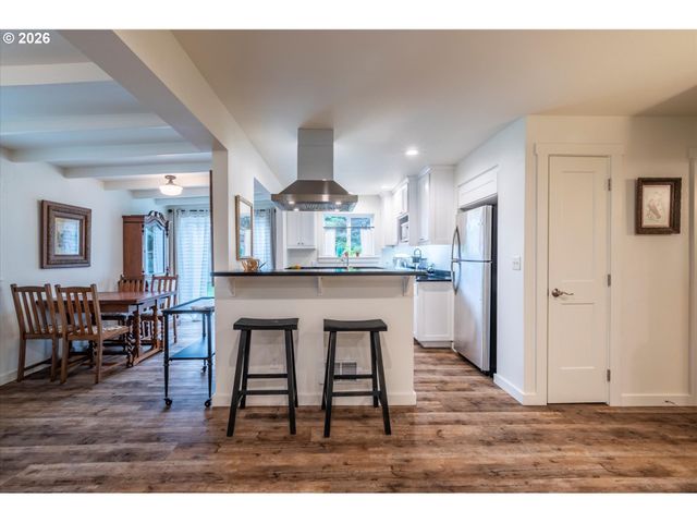 770 9TH St Se, Bandon, OR 97411