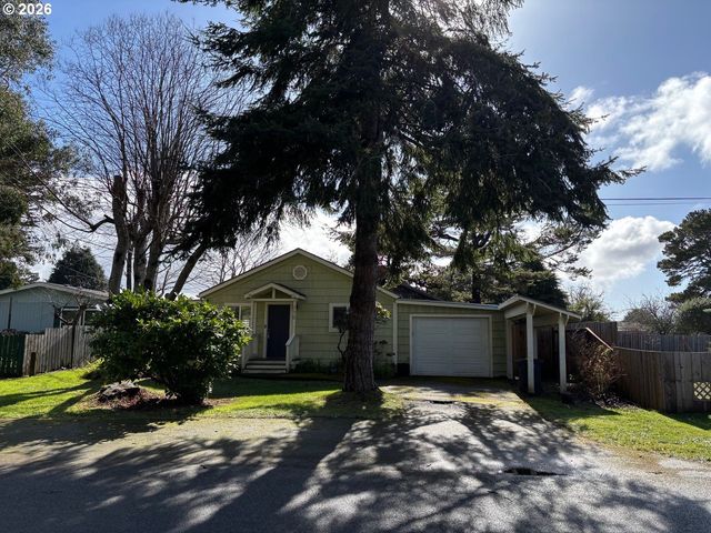 770 9TH St Se, Bandon, OR 97411