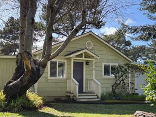 770 9TH St Se, Bandon, OR 97411