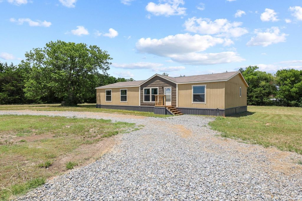 225 Hemby Way, Bonham, TX 75418