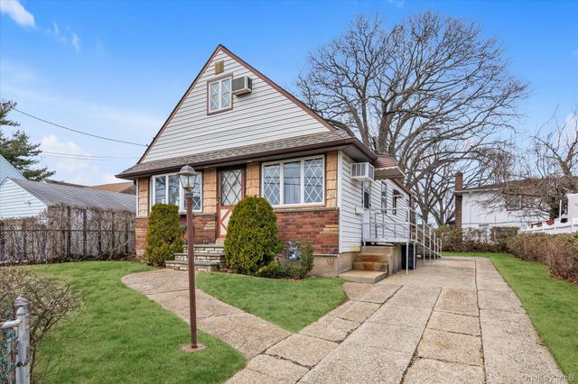 20 Hunter Avenue, Valley Stream, NY 11580