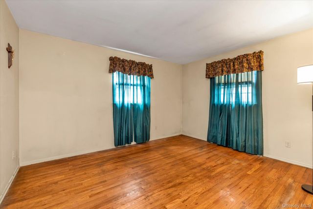 20 Hunter Avenue, Valley Stream, NY 11580