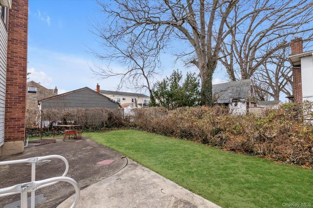 20 Hunter Avenue, Valley Stream, NY 11580