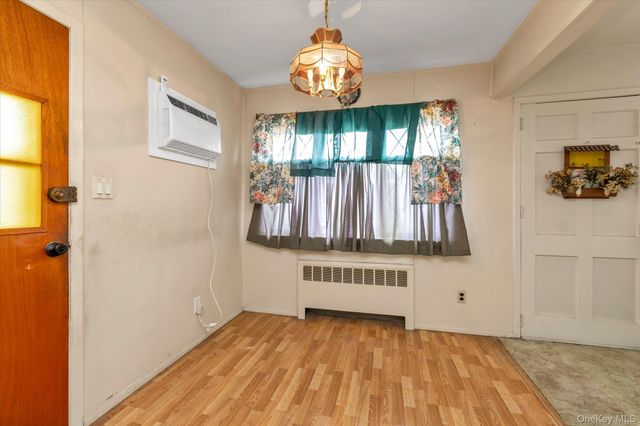 20 Hunter Avenue, Valley Stream, NY 11580