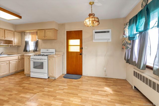 20 Hunter Avenue, Valley Stream, NY 11580