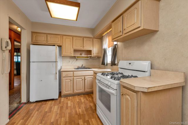 20 Hunter Avenue, Valley Stream, NY 11580