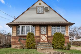 20 Hunter Avenue, Valley Stream, NY 11580