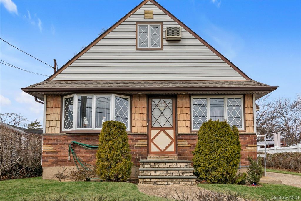20 Hunter Avenue, Valley Stream, NY 11580