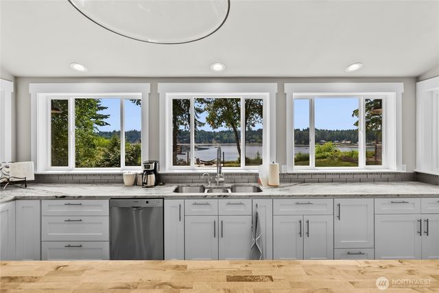 458 E Stretch Island Road S, Grapeview, WA 98546