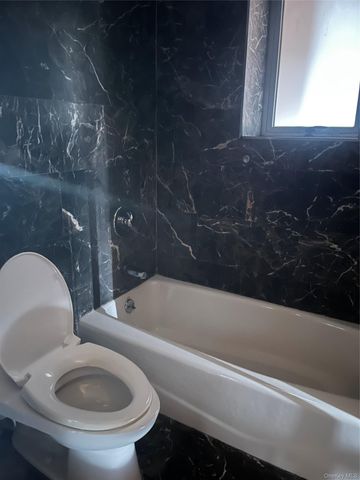 32-26 Union Street 2E, Flushing, NY 11354