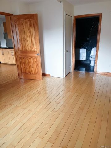 32-26 Union Street 2E, Flushing, NY 11354
