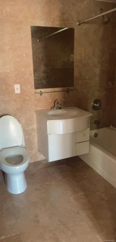 32-26 Union Street 2E, Flushing, NY 11354