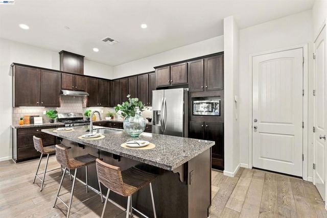 1744 Catalina Ct, Livermore, CA 94550