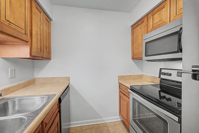 420 Walton Ln Apt J39, Madison, TN 37115