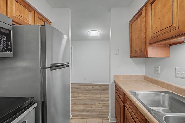 420 Walton Ln Apt J39, Madison, TN 37115