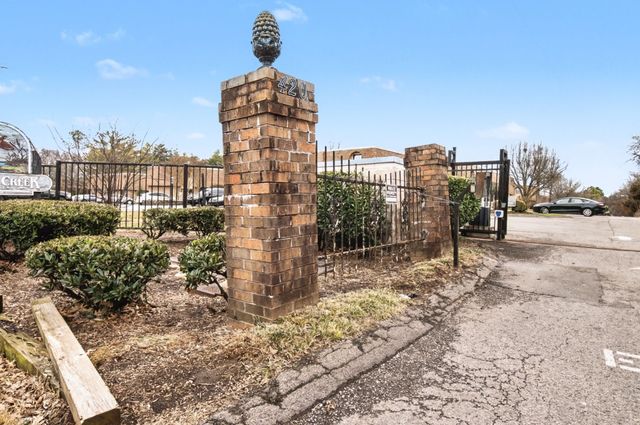 420 Walton Ln Apt J39, Madison, TN 37115