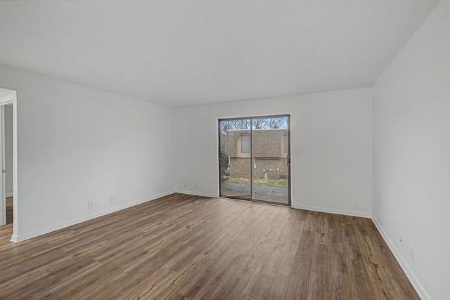 420 Walton Ln Apt J39, Madison, TN 37115