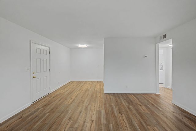 420 Walton Ln Apt J39, Madison, TN 37115