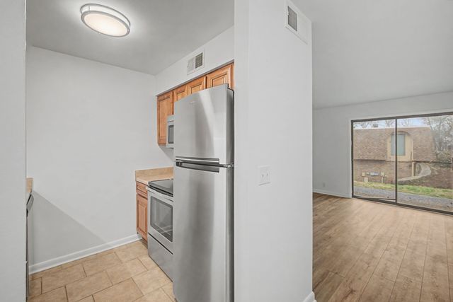 420 Walton Ln Apt J39, Madison, TN 37115