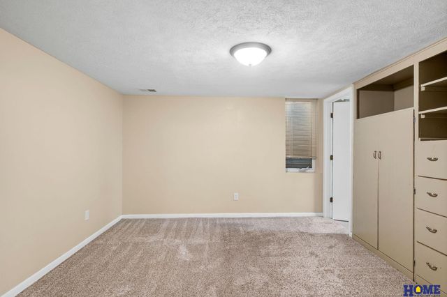 1857 Rusty Lane, Lincoln, NE 68506