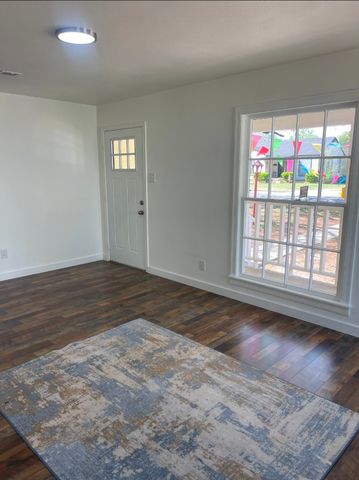 2218 Owens Street, Haltom City, TX 76117