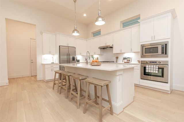 826 Nadine Street, Houston, TX 77009