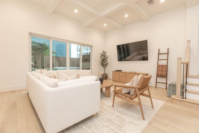 826 Nadine Street, Houston, TX 77009