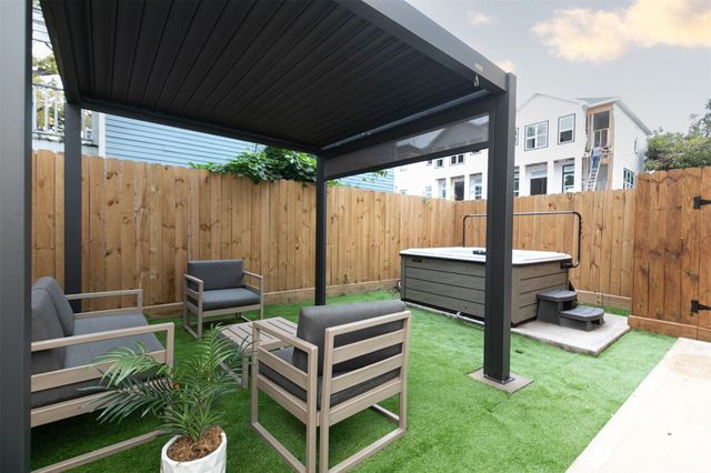826 Nadine Street, Houston, TX 77009