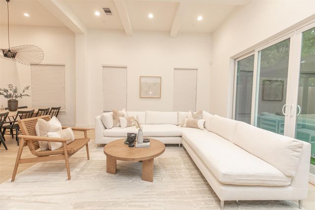 826 Nadine Street, Houston, TX 77009