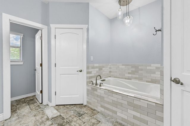 203 Sundance Drive, Van Alstyne, TX 75495