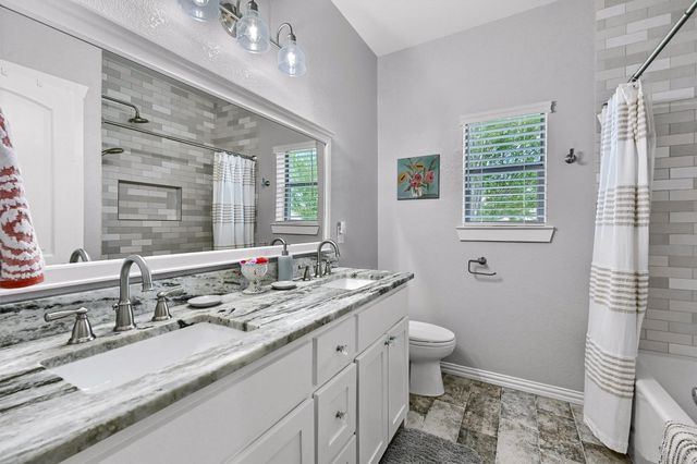203 Sundance Drive, Van Alstyne, TX 75495