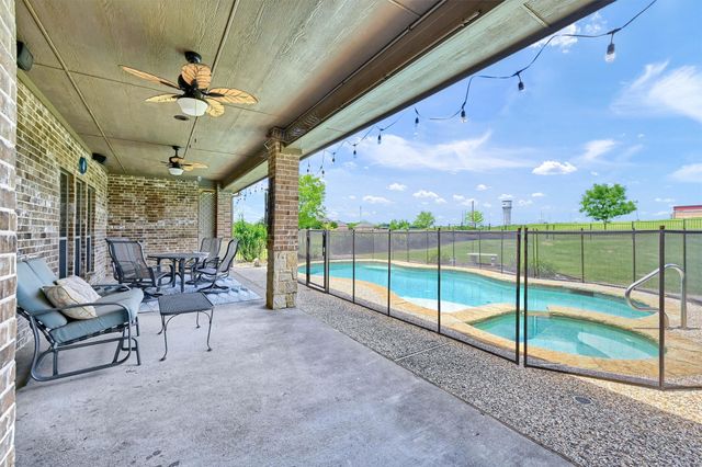 203 Sundance Drive, Van Alstyne, TX 75495