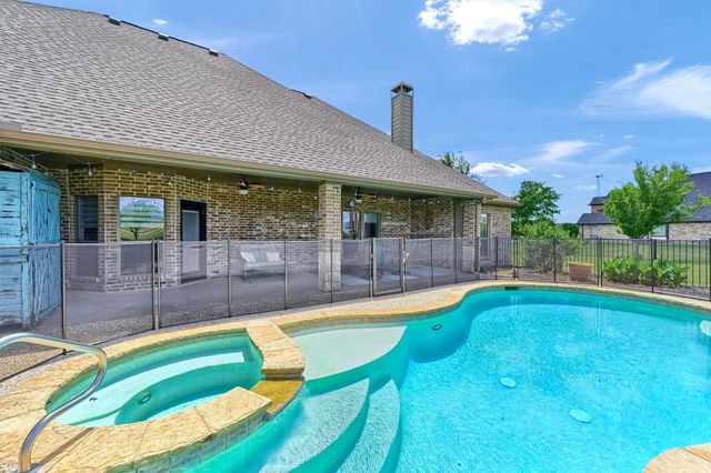 203 Sundance Drive, Van Alstyne, TX 75495