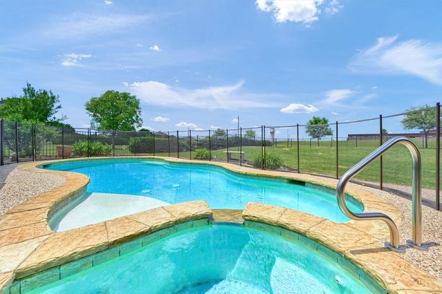 203 Sundance Drive, Van Alstyne, TX 75495