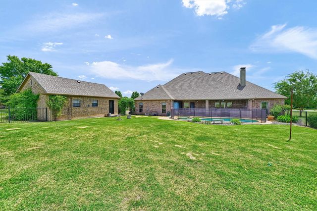 203 Sundance Drive, Van Alstyne, TX 75495
